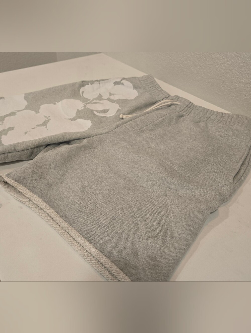 DENIM TEARS - BIG COTTON WREATH SWEAT SHORTS - Grey